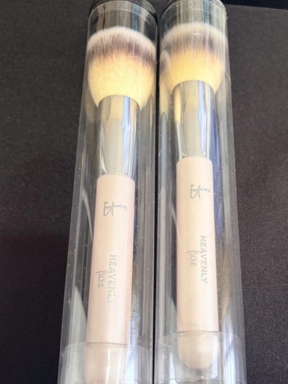 it cosmetics Heavenly Luxe Powder Brush in Light Pink & Silver